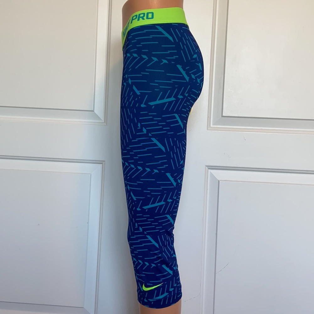 Nike Pro Capri Leggings - image 5